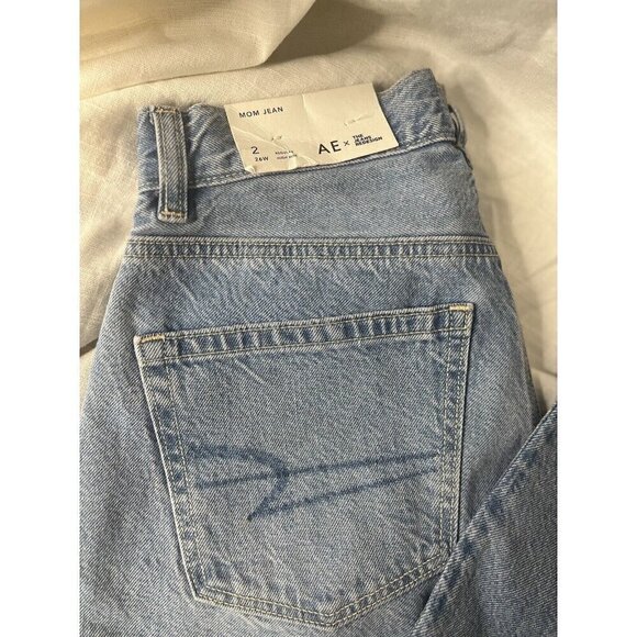 American Eagle Women's Mom Jeans Size 2 Regular High Rise Light Blue Stretch 2R - Picture 2 of 6